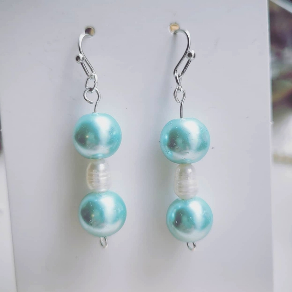 Freshwater pearl and mint green earrings